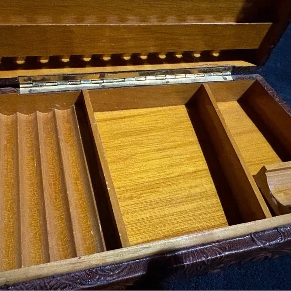 Beautifully Crafted Vintage Wood / Leather Cigar Box (Spain) - Picture 7 of 9
